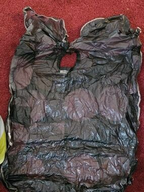 Black Disposable Stylist Cape - Lightweight Salon Cover